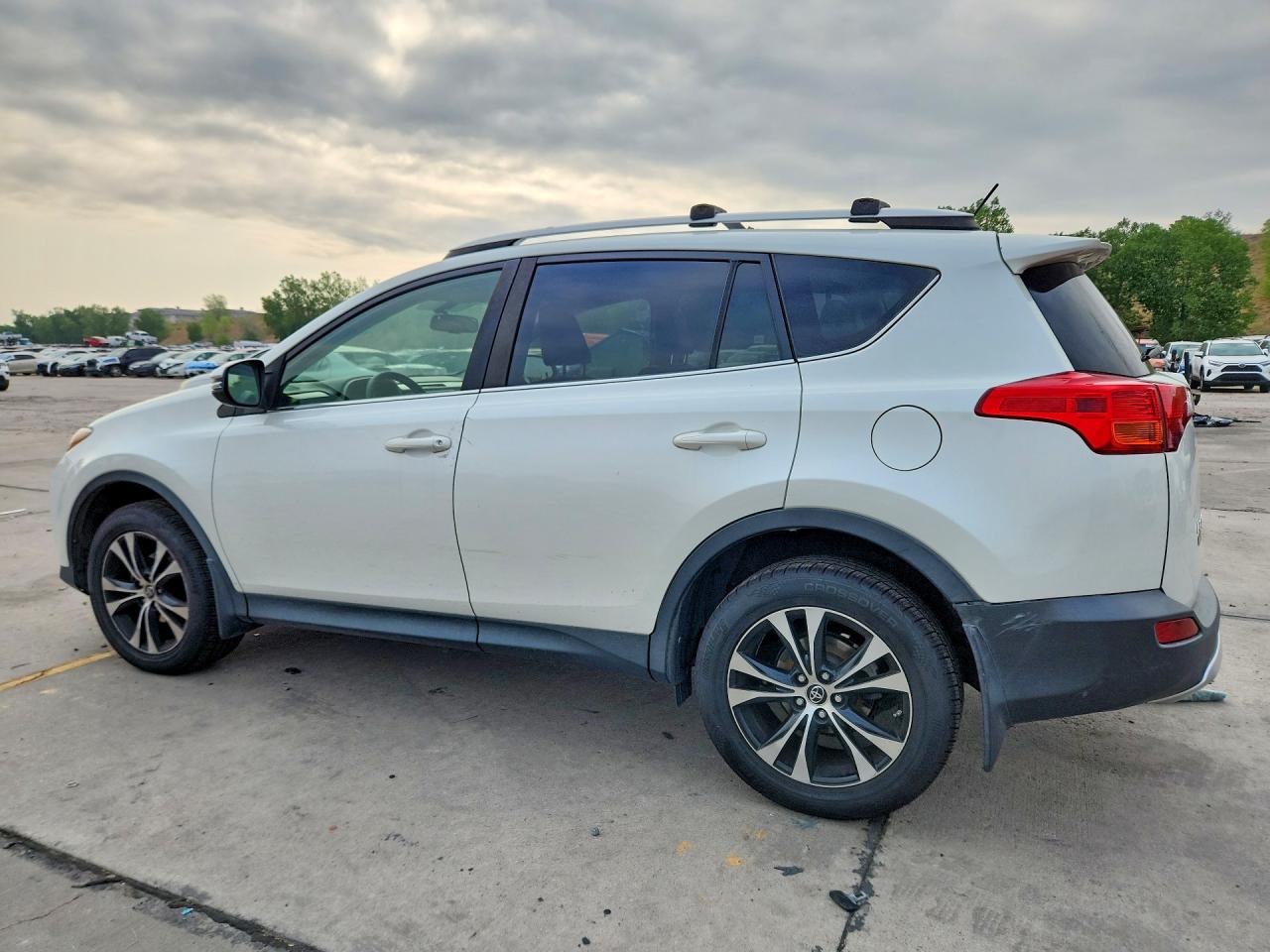 2015 TOYOTA RAV4 LIMITED — снимка 2