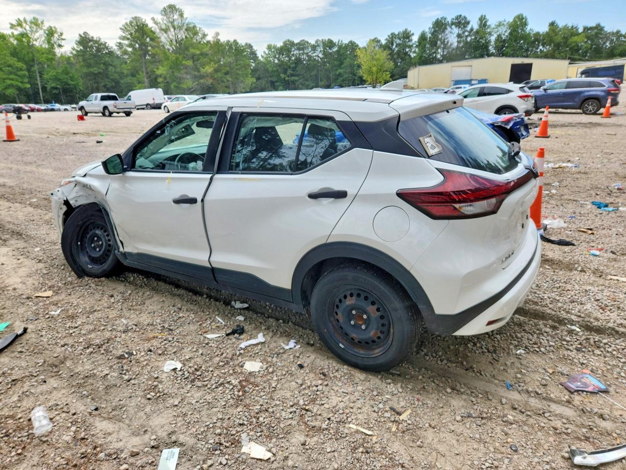 2024 NISSAN KICKS S — снимка 2