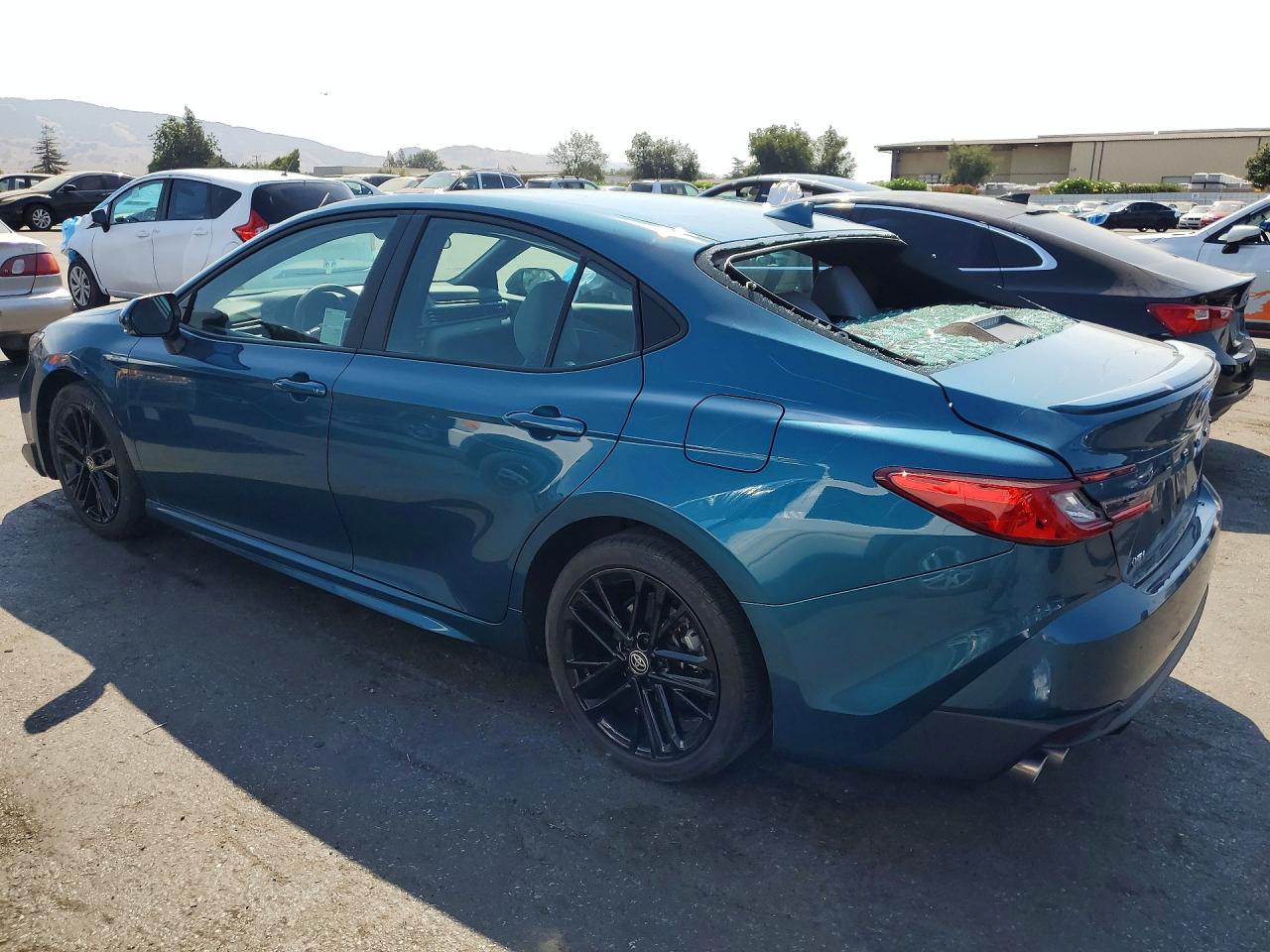 2025 TOYOTA CAMRY SE — снимка 2