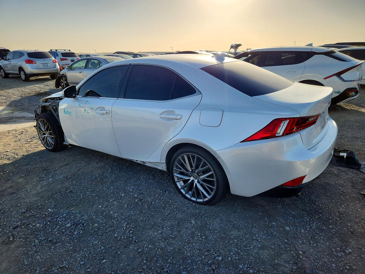2016 LEXUS IS 200T — снимка 2