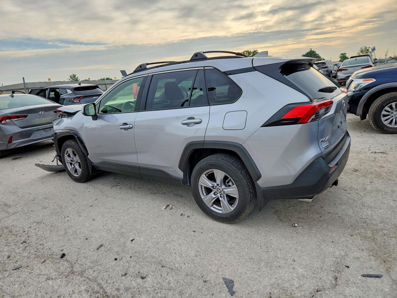 2022 TOYOTA RAV4 XLE — снимка 2