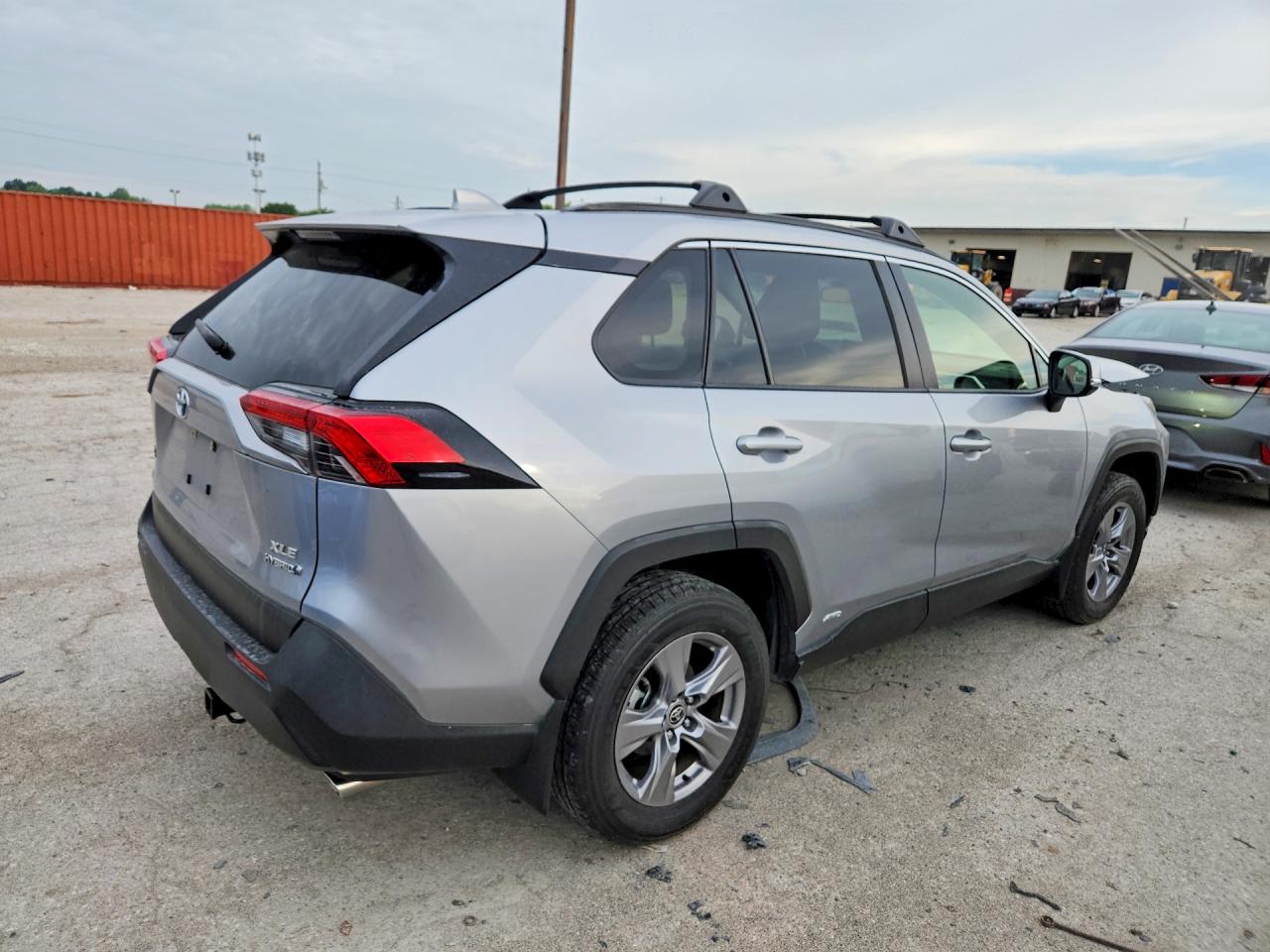 2022 TOYOTA RAV4 XLE — снимка 3