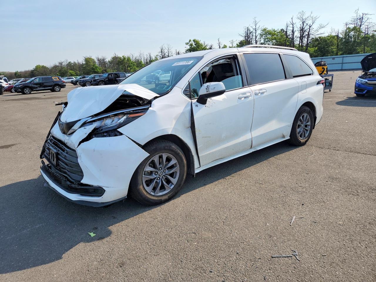 2022 TOYOTA SIENNA LE