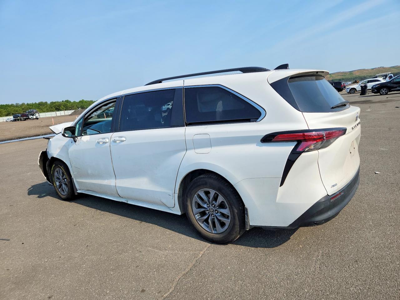 2022 TOYOTA SIENNA LE — снимка 2