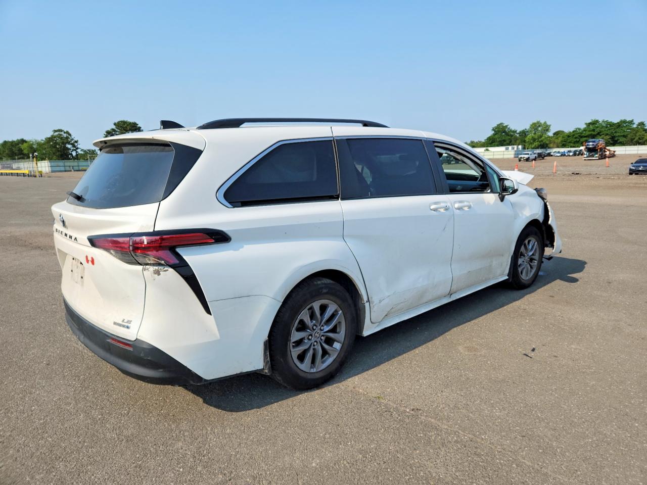 2022 TOYOTA SIENNA LE — снимка 3