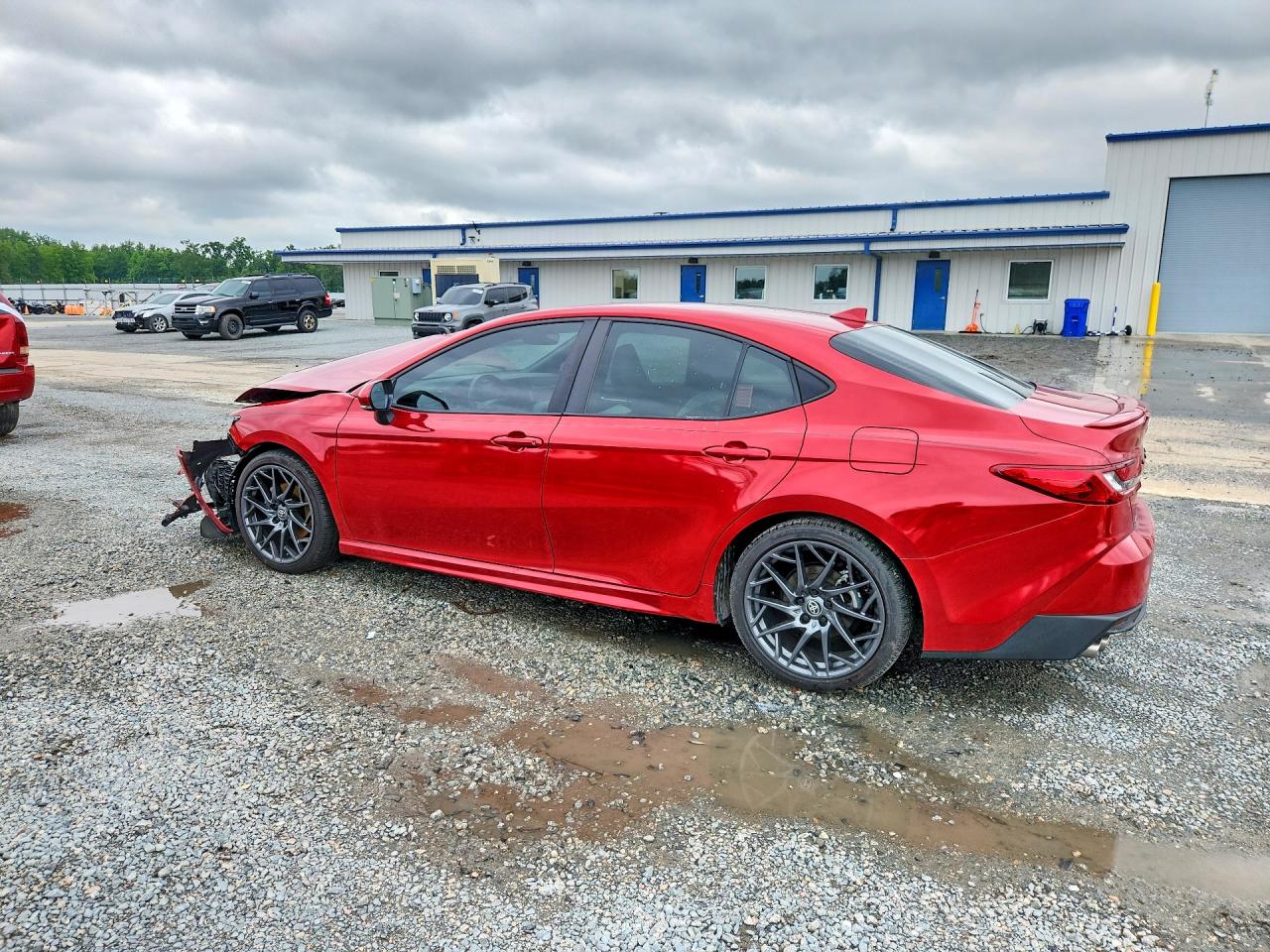 2025 TOYOTA CAMRY SE — снимка 2