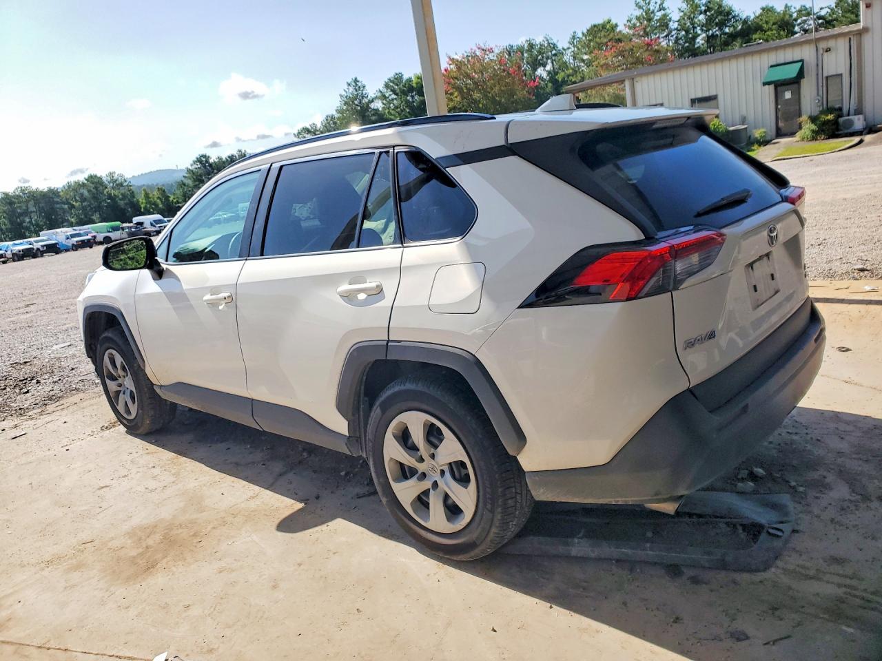 2020 TOYOTA RAV4 LE — снимка 2