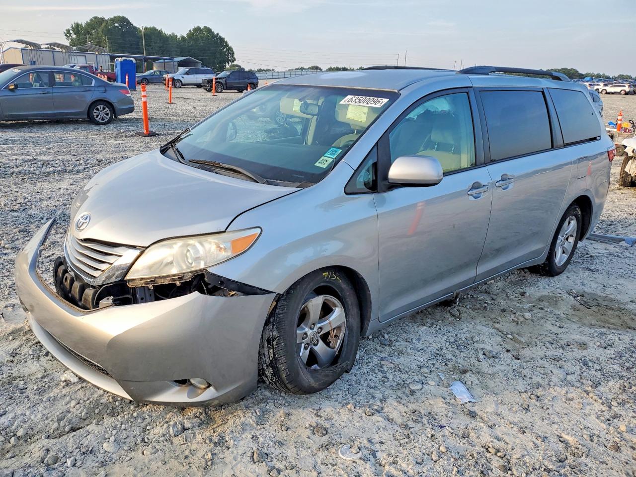 2016 TOYOTA SIENNA LE