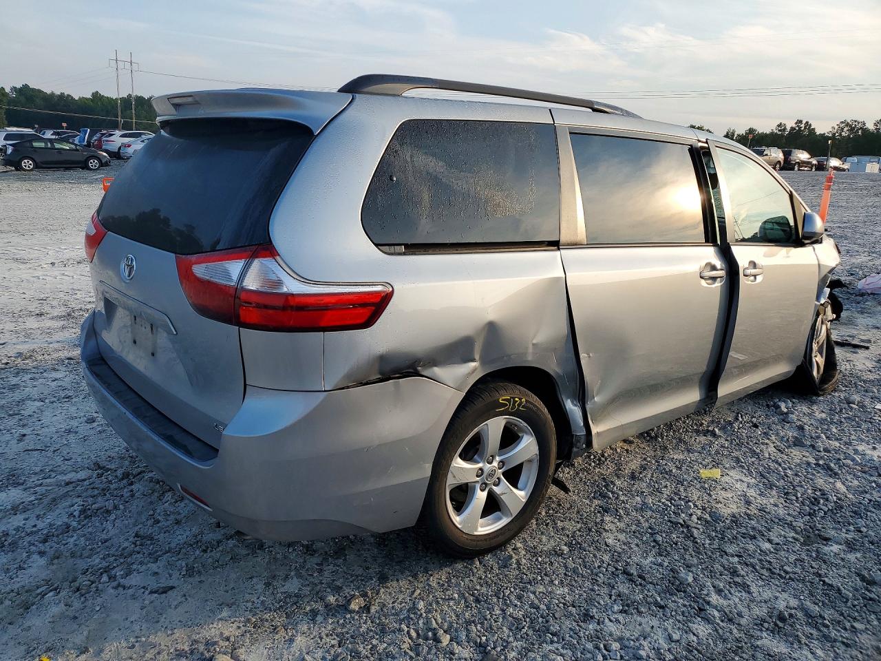 2016 TOYOTA SIENNA LE — снимка 3