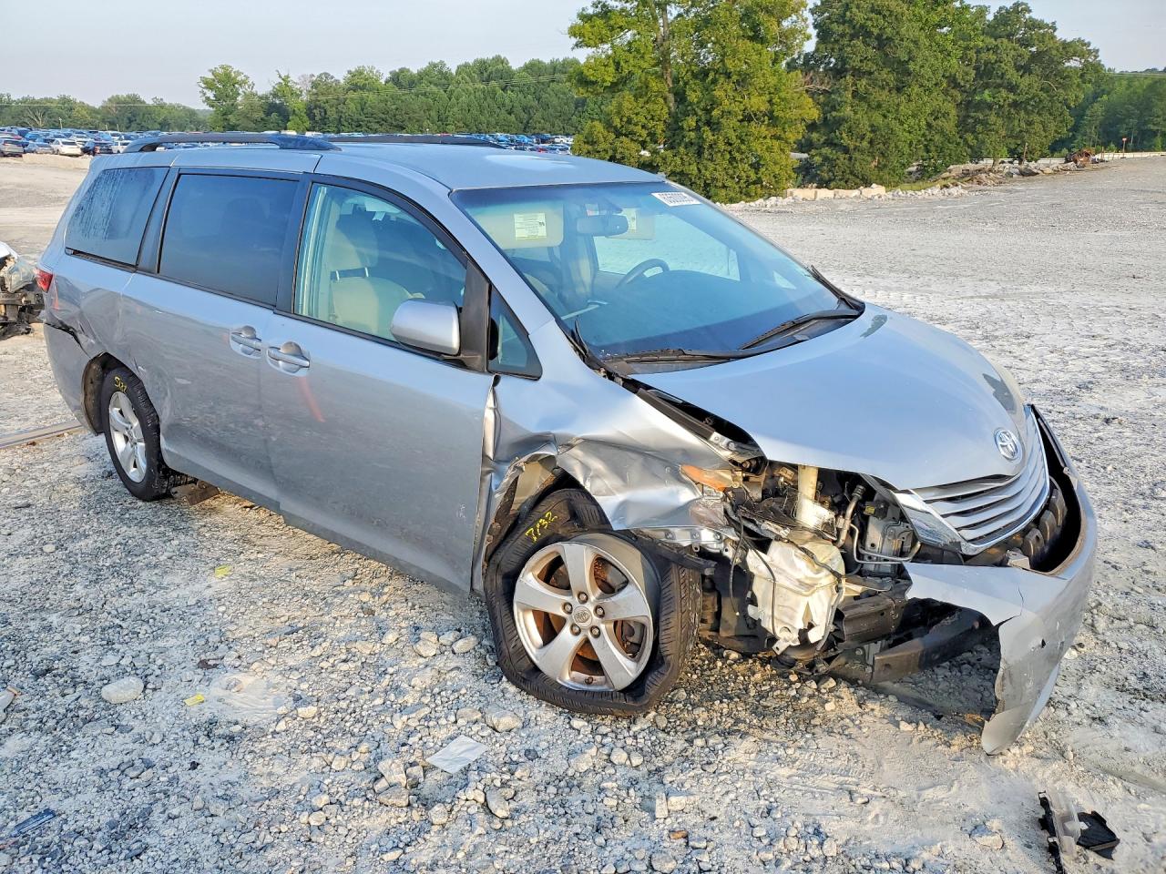 2016 TOYOTA SIENNA LE — снимка 4