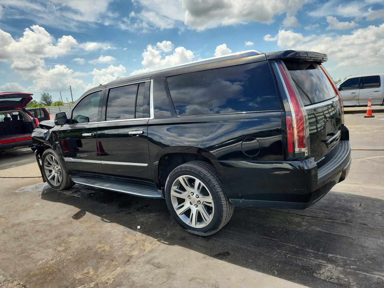 2017 CADILLAC ESCALADE ESV LUXURY — снимка 2
