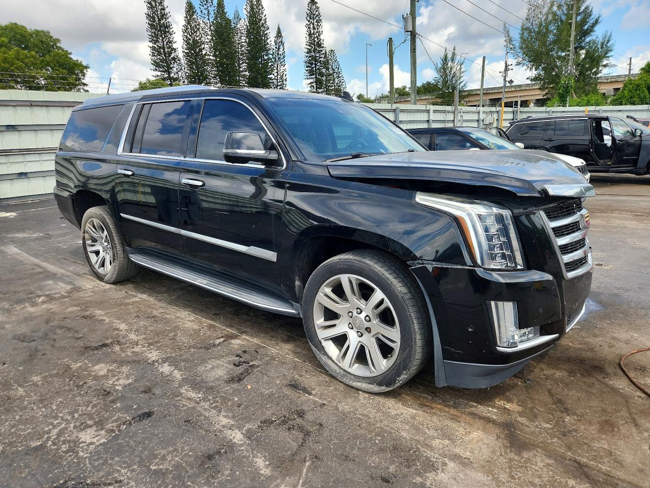 2017 CADILLAC ESCALADE ESV LUXURY — снимка 4
