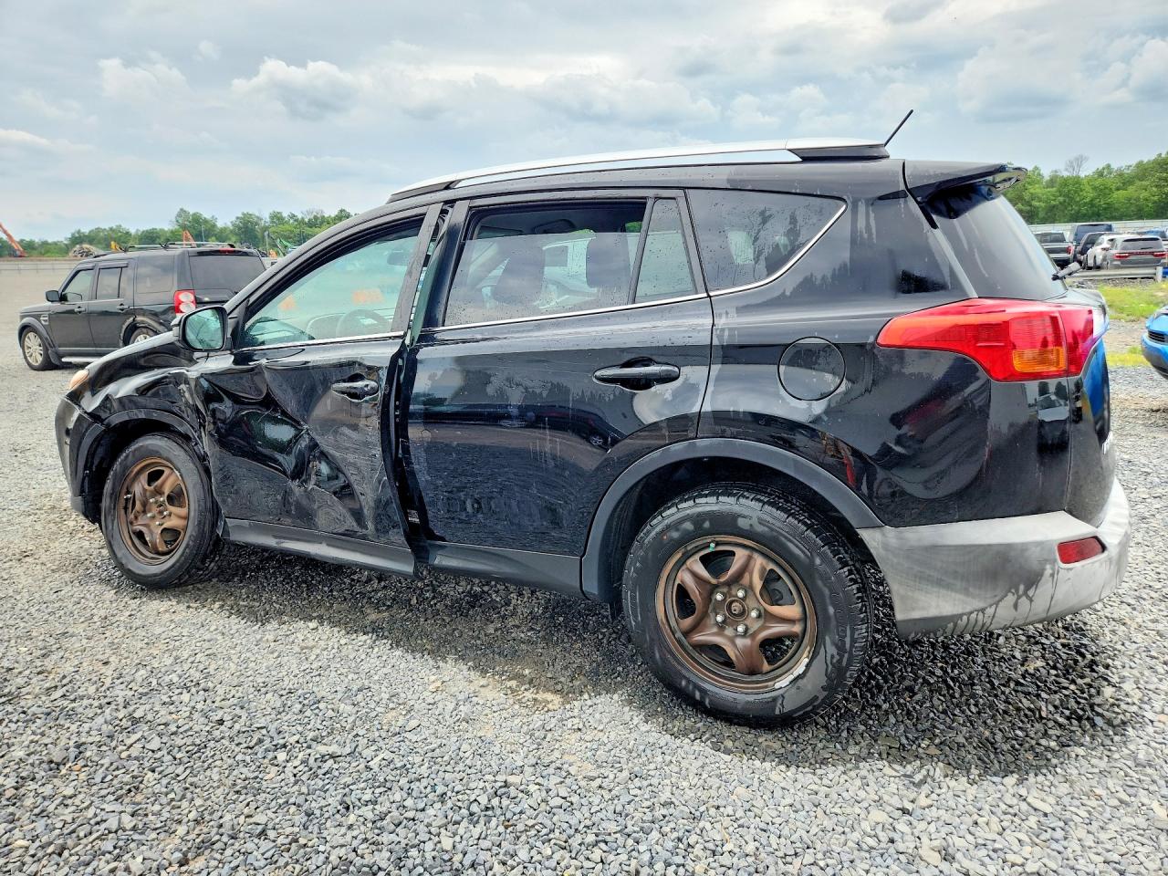 2015 TOYOTA RAV4 LE — снимка 2