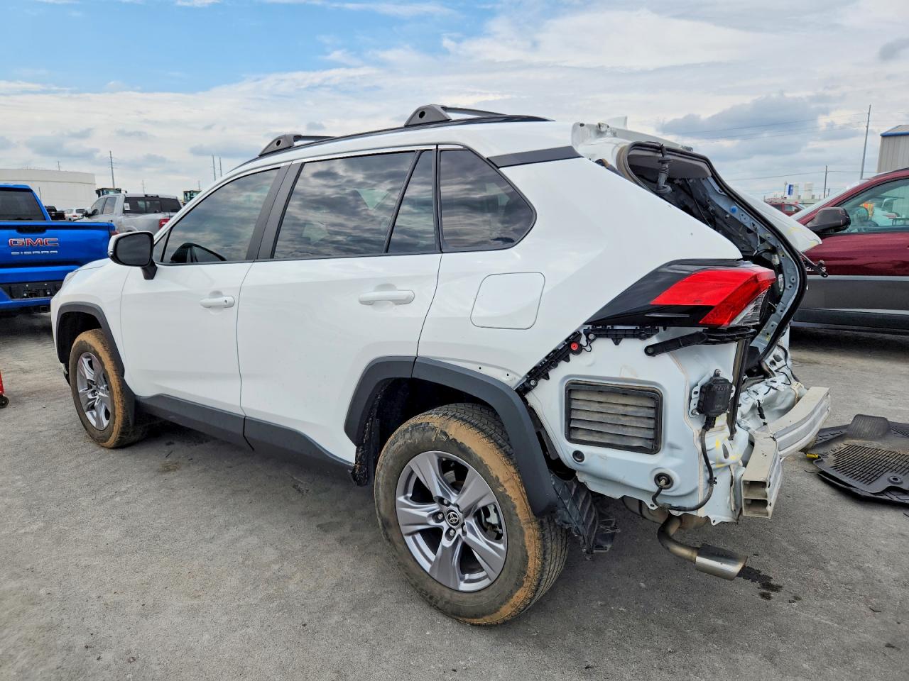 2023 TOYOTA RAV4 XLE — снимка 2
