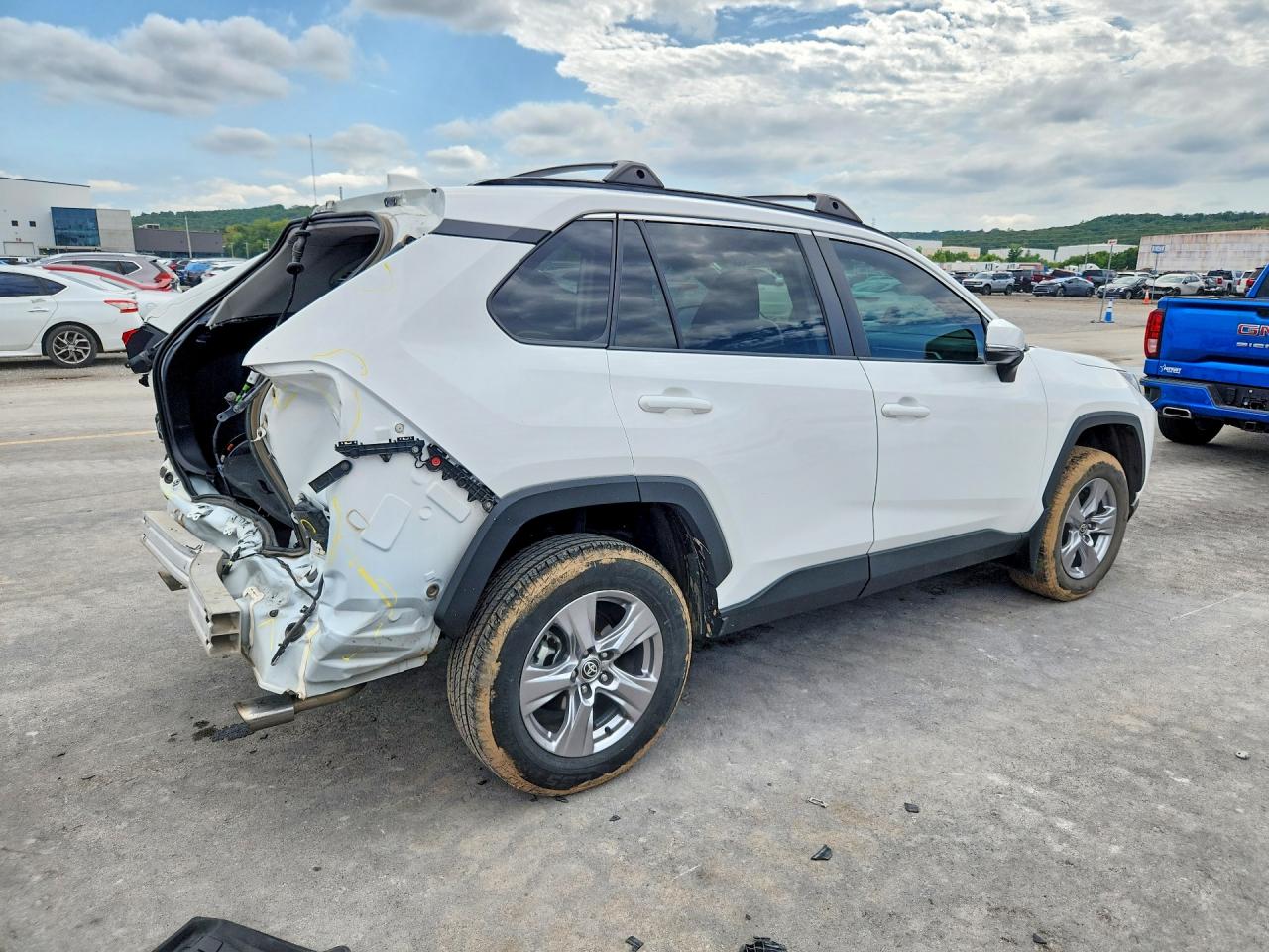 2023 TOYOTA RAV4 XLE — снимка 3