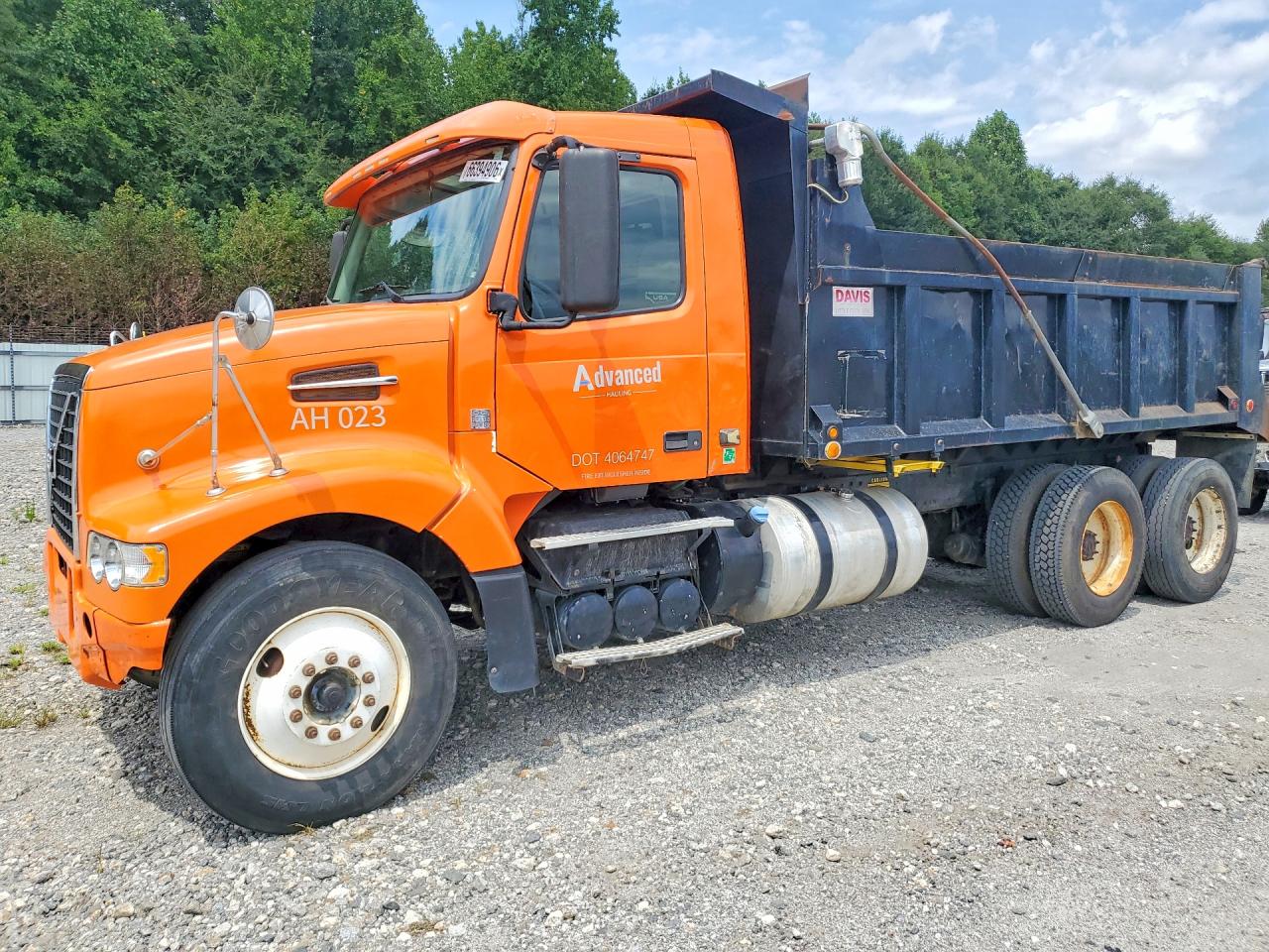 2014 VOLVO VHD