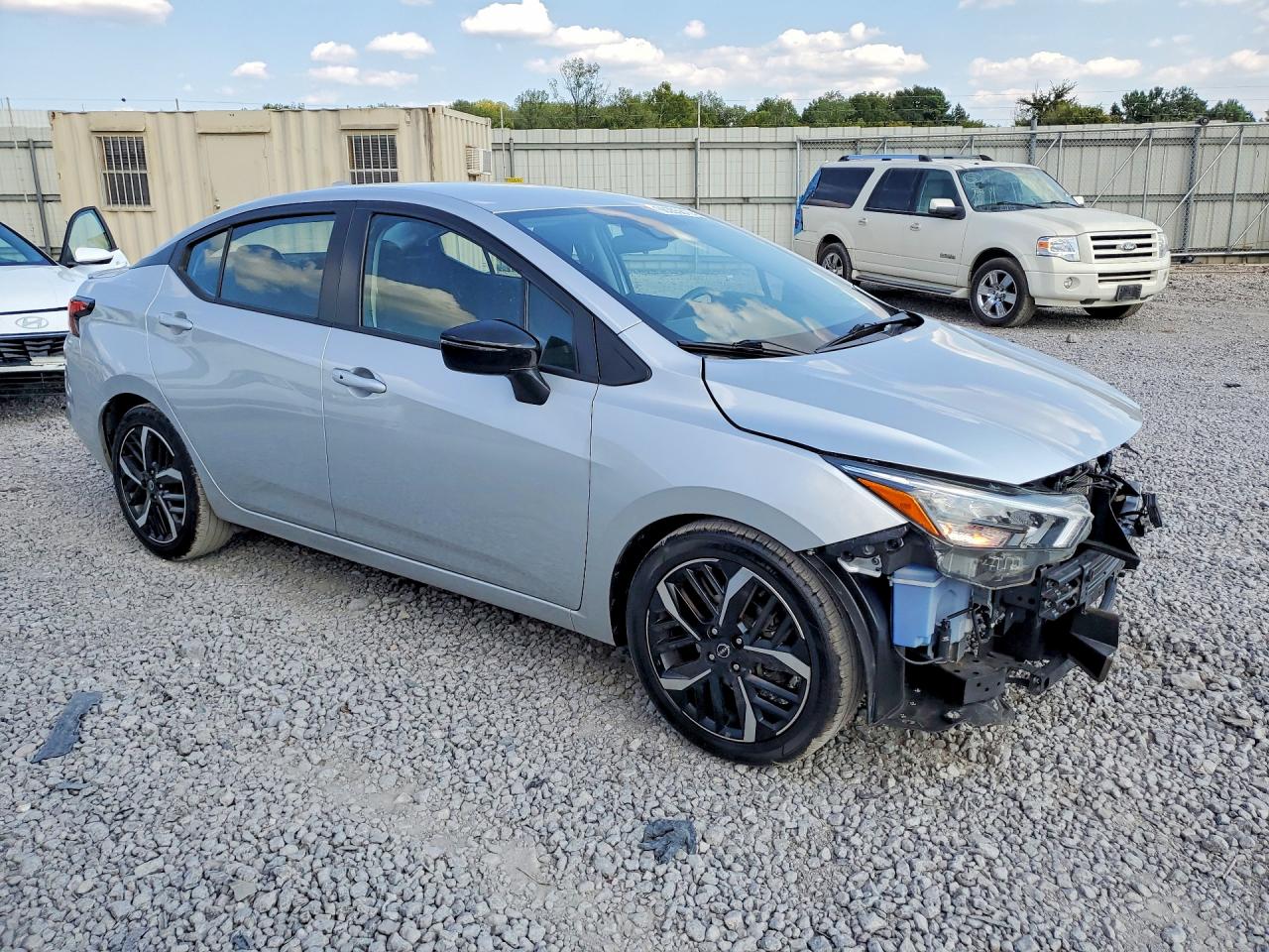2024 NISSAN VERSA SR — photo 4