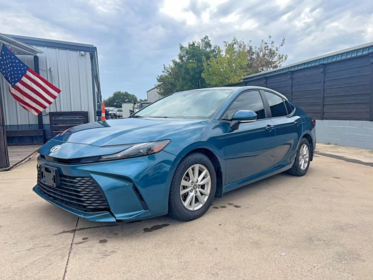 2025 TOYOTA CAMRY LE — снимка 2