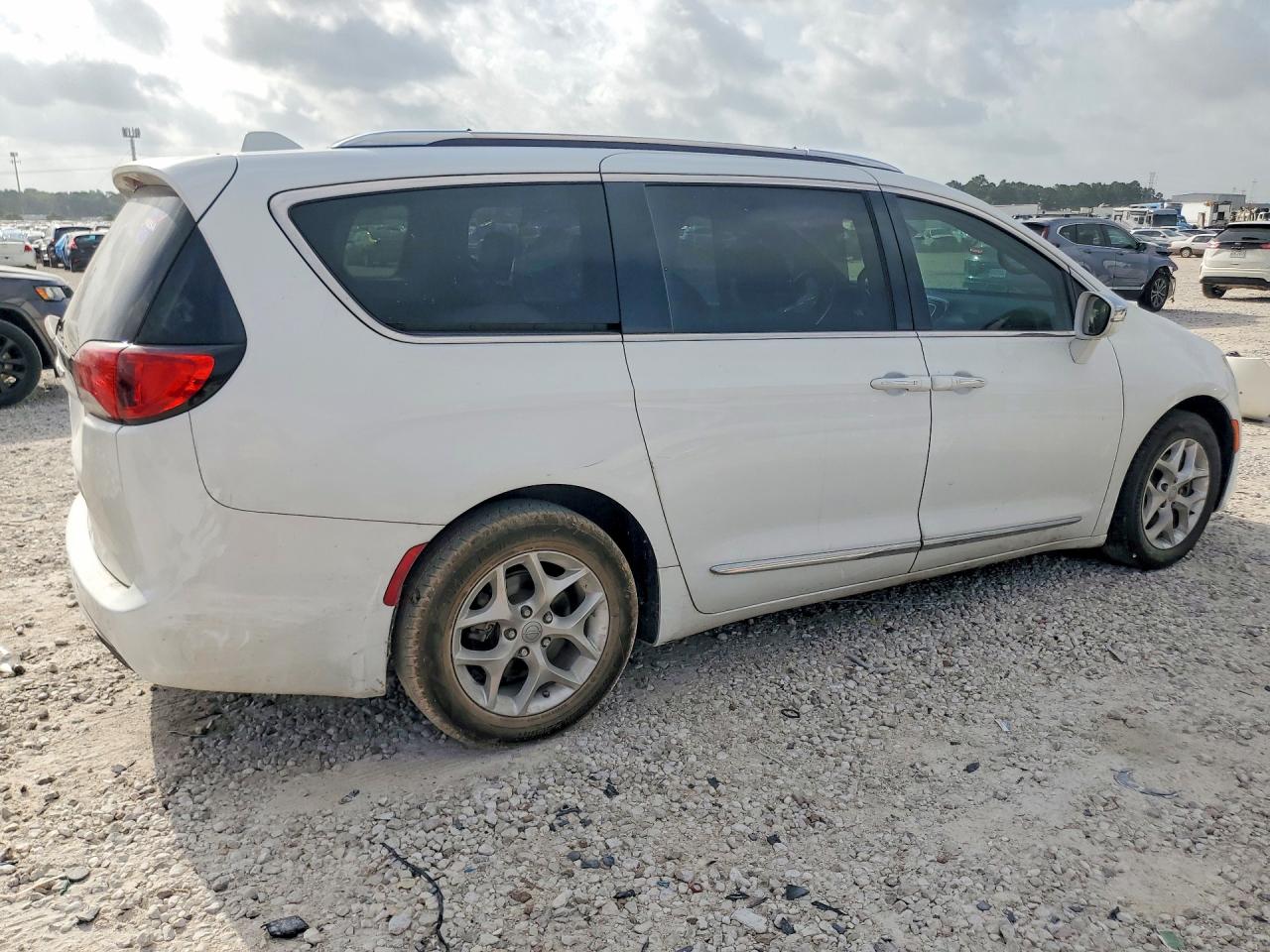 2020 CHRYSLER PACIFICA LIMITED — снимка 3