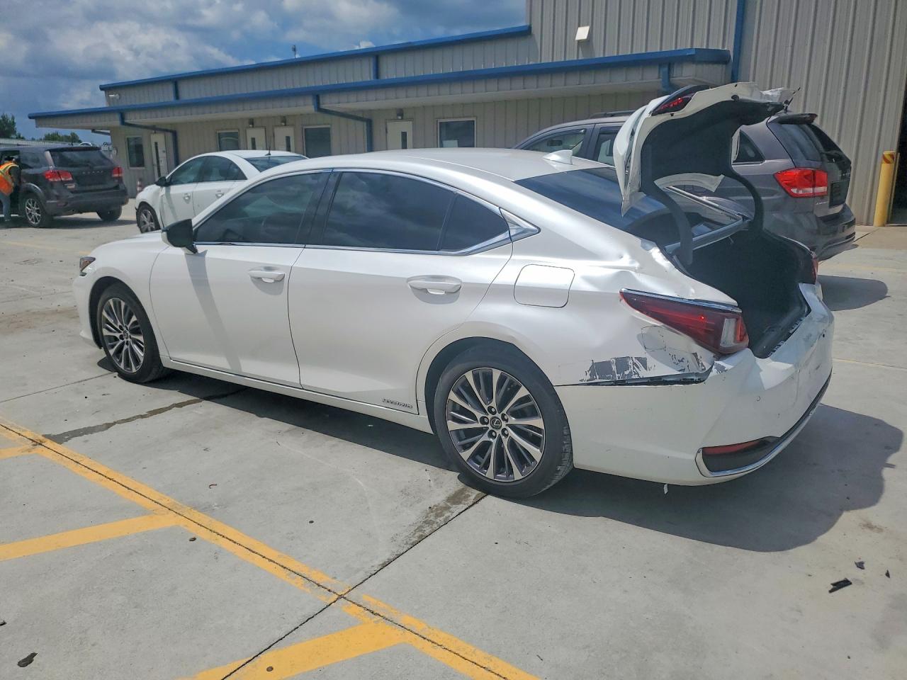 2020 LEXUS ES 300H — снимка 2