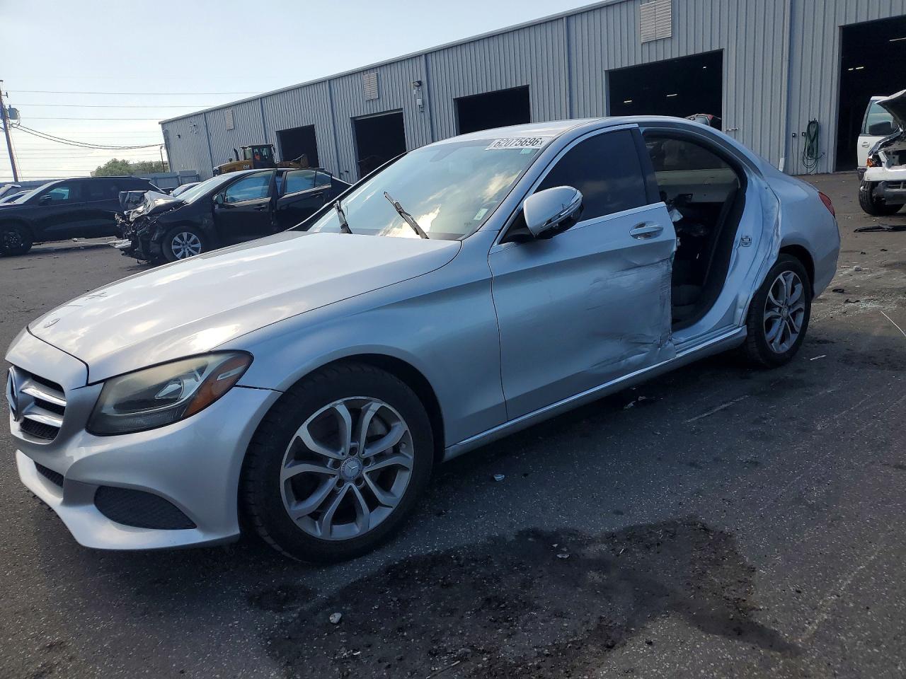 2015 MERCEDES-BENZ C 300