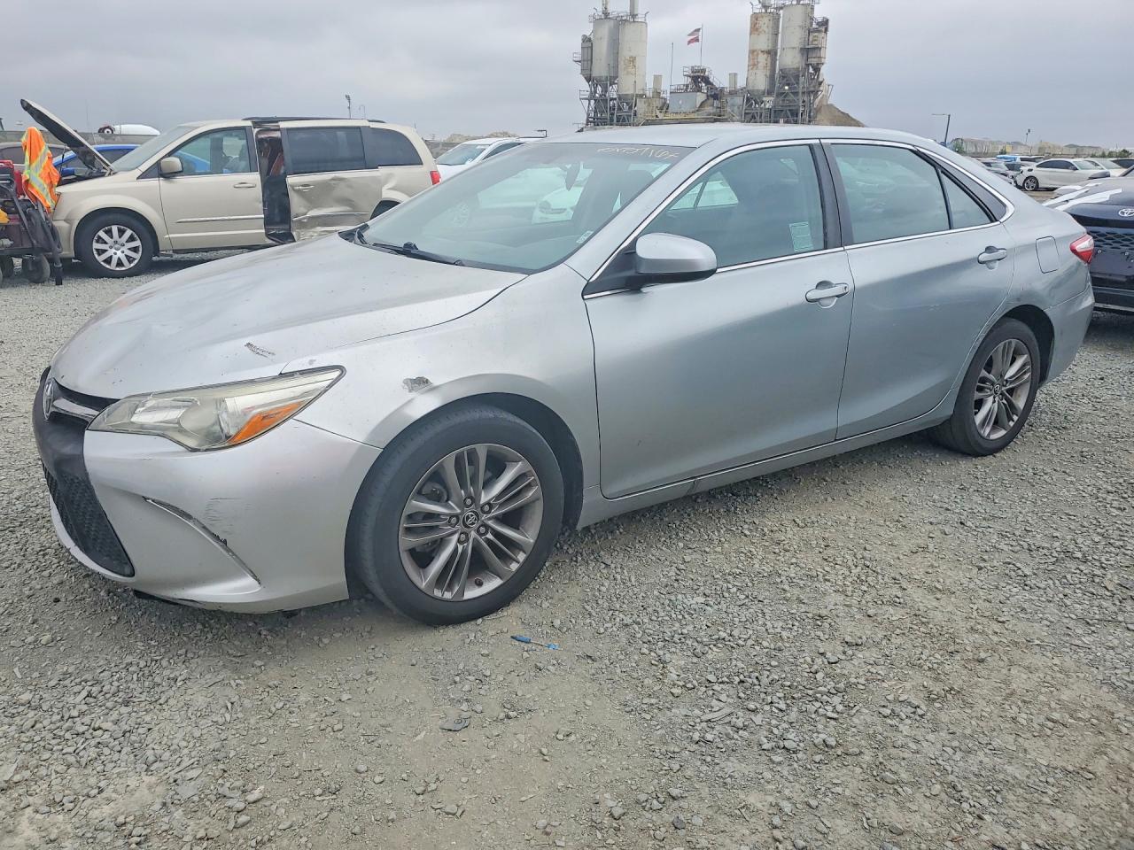 2016 TOYOTA CAMRY SE
