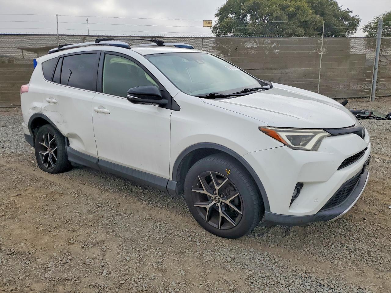 2016 TOYOTA RAV4 SE — снимка 4