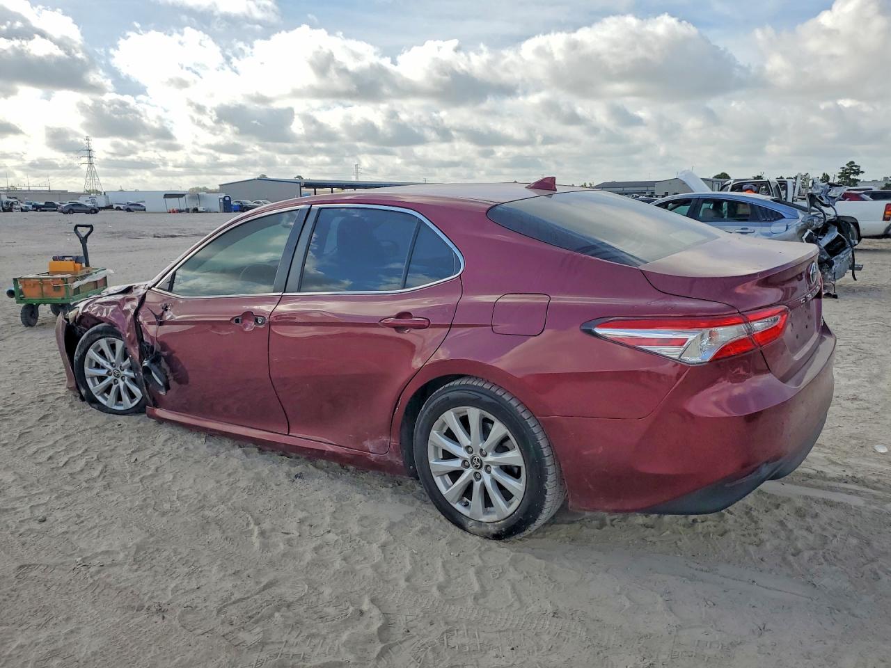 2020 TOYOTA CAMRY LE — снимка 2