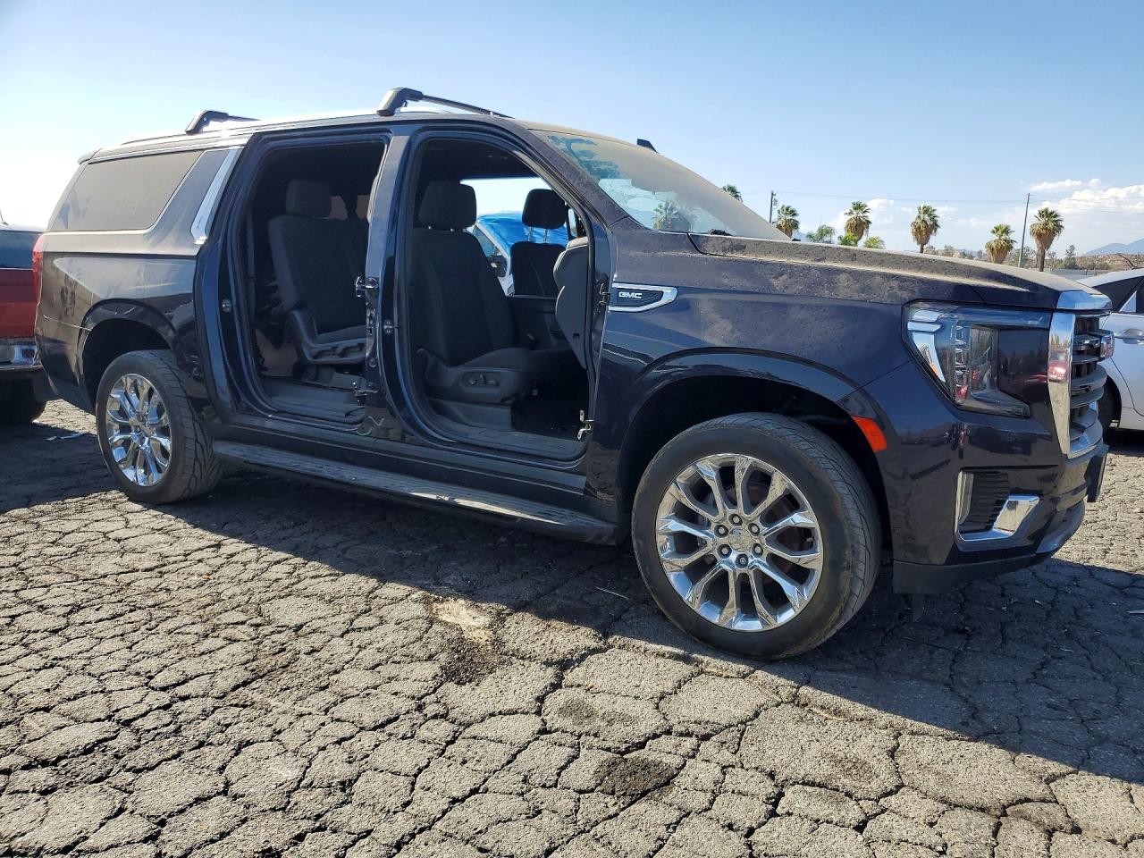 2023 GMC YUKON XL C1500 SLE — снимка 4