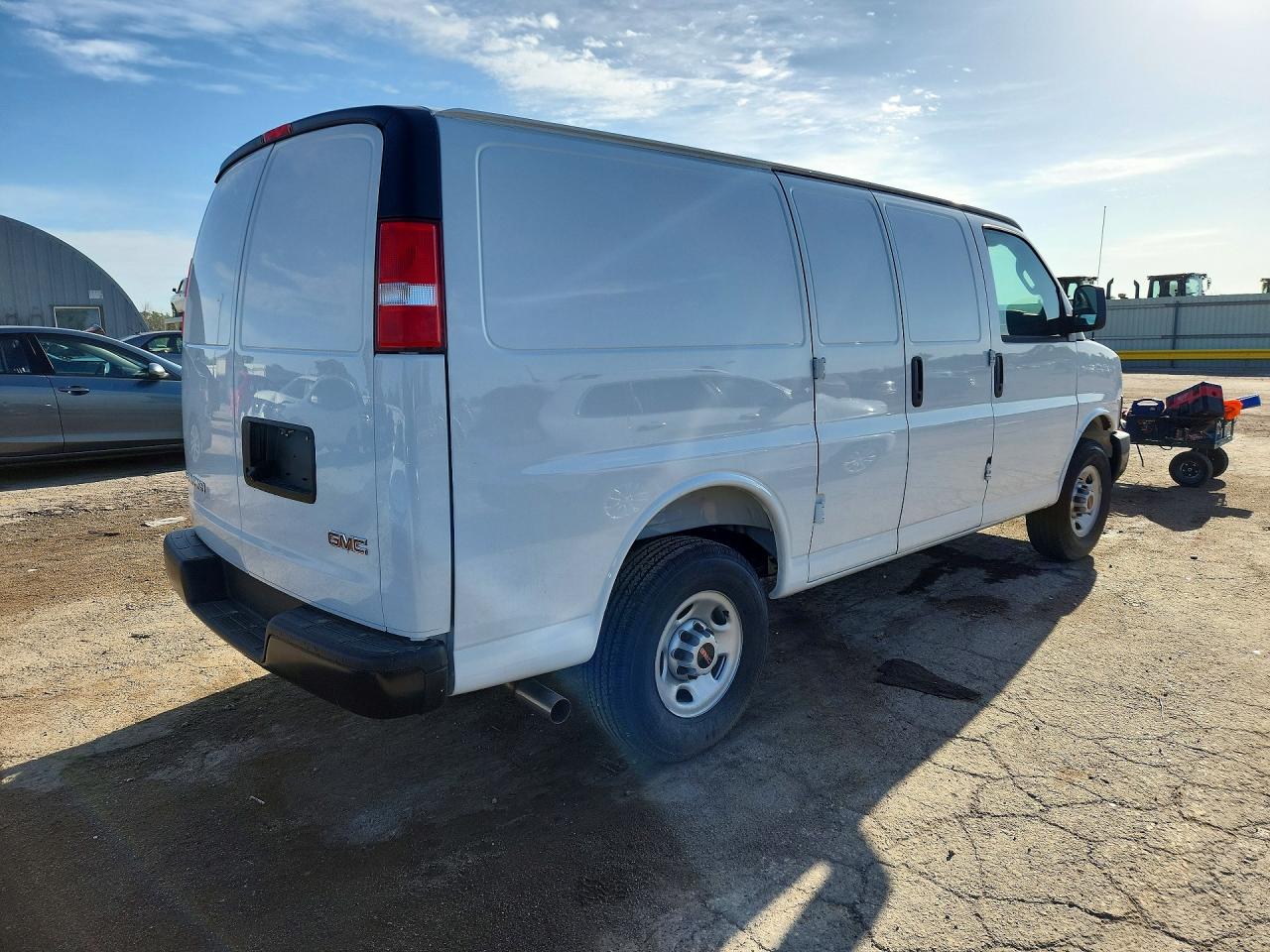 2025 GMC SAVANA G2500 — снимка 3