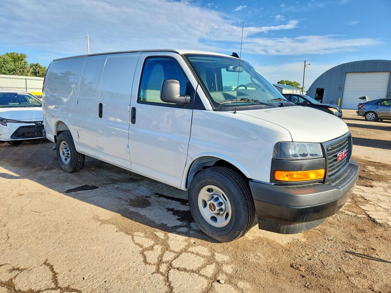 2025 GMC SAVANA G2500 — снимка 4