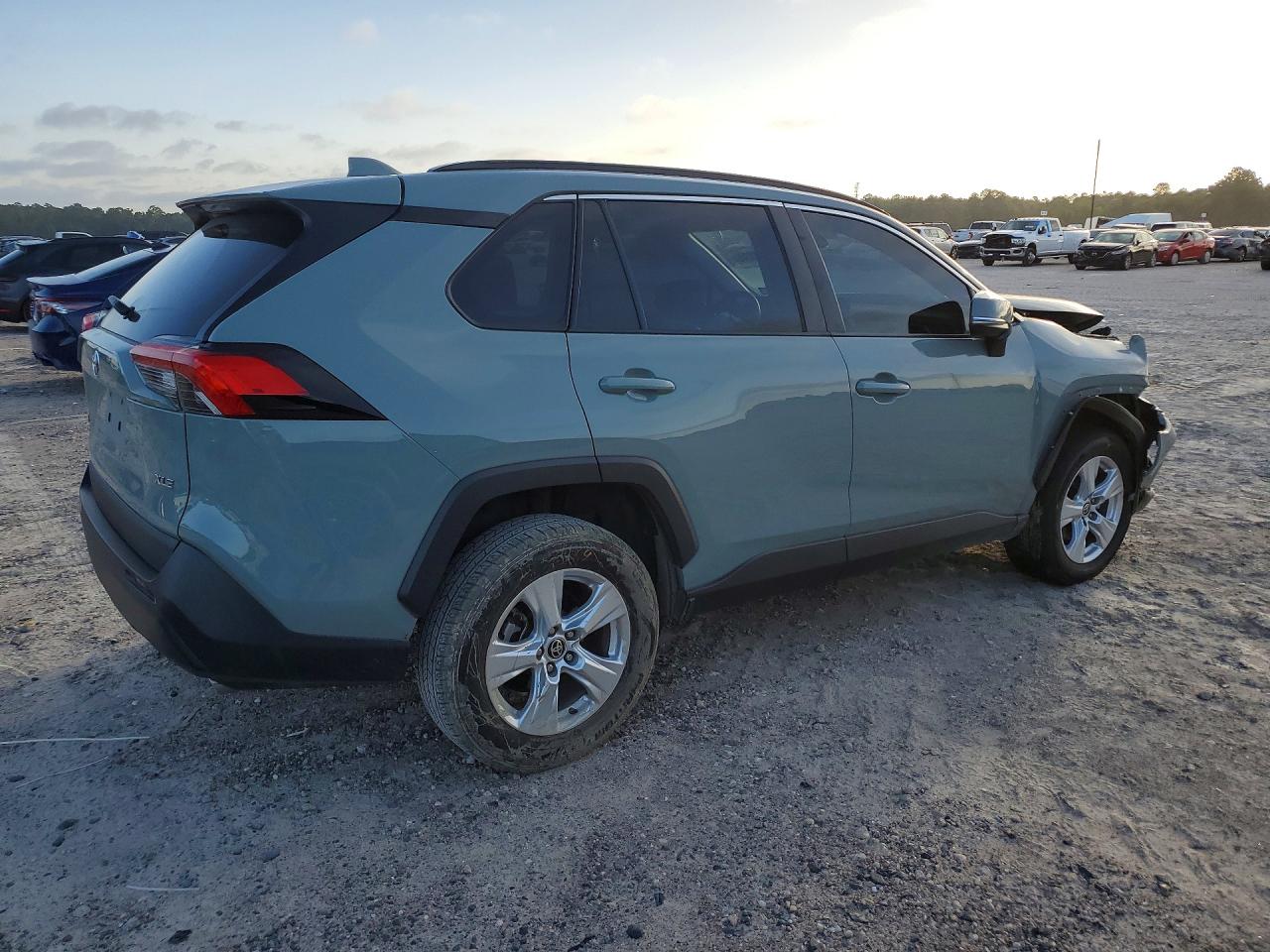 2021 TOYOTA RAV4 XLE — снимка 3