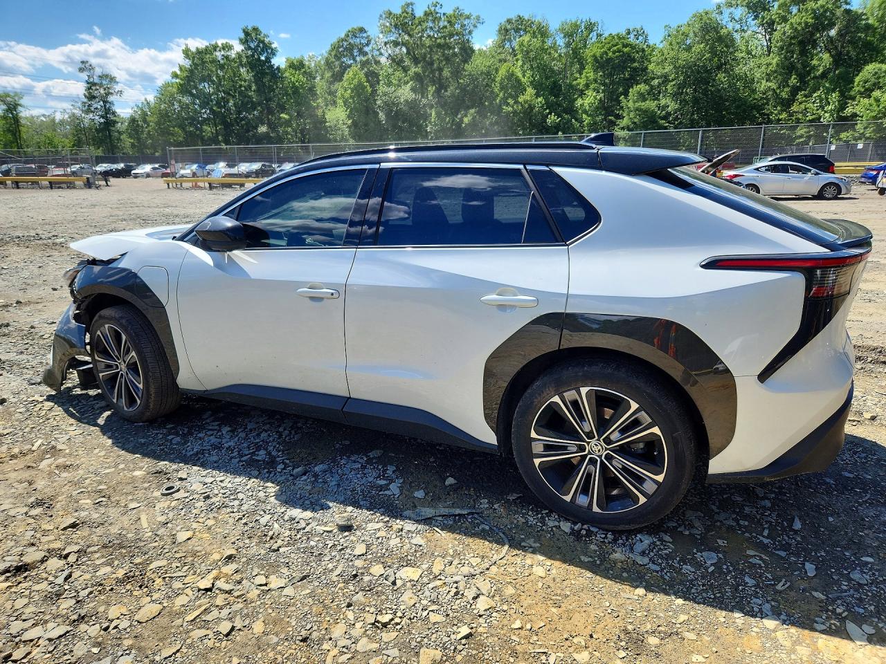 2023 TOYOTA BZ4X LIMITED — снимка 2