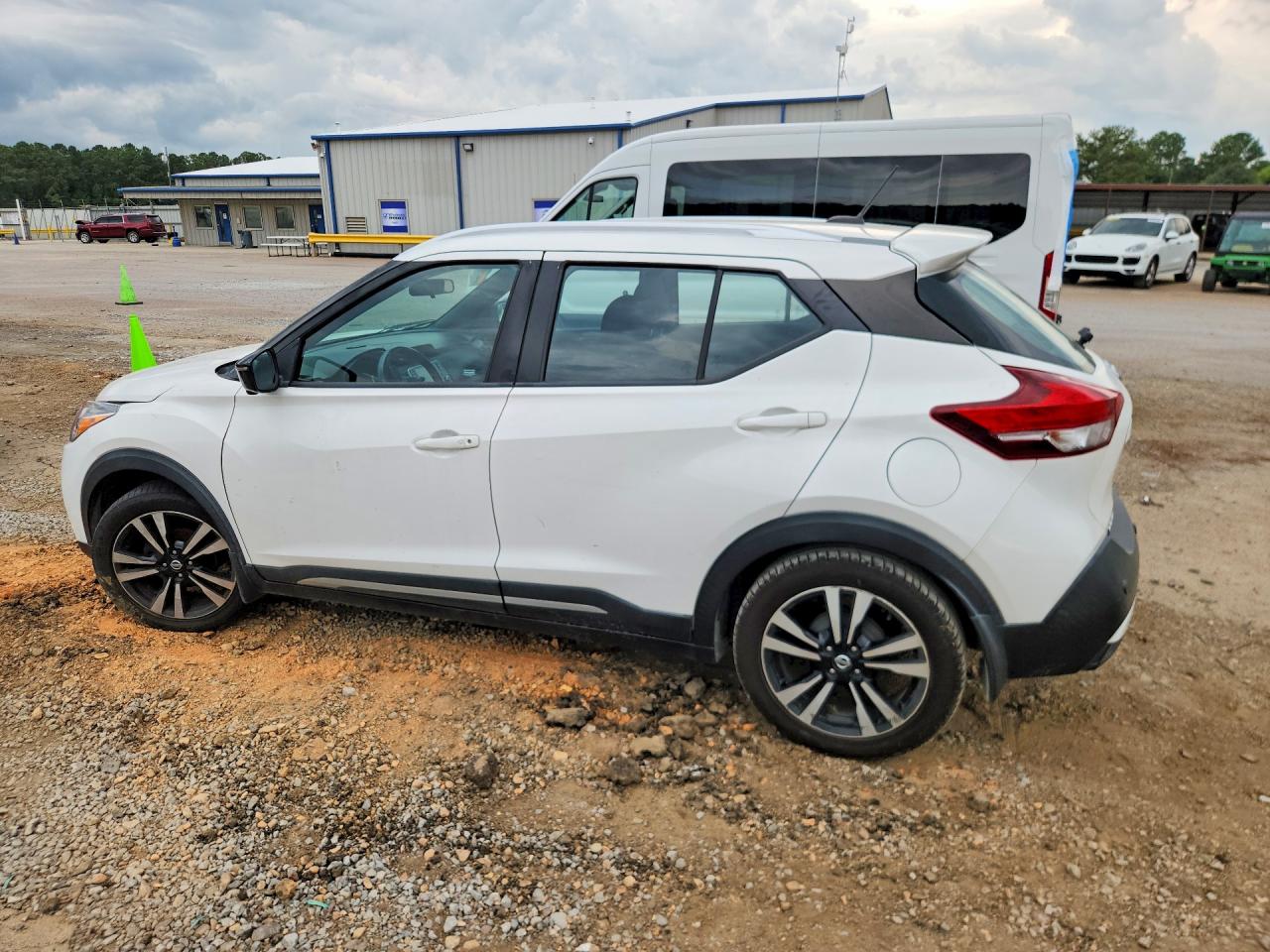 2020 NISSAN KICKS SR — снимка 2