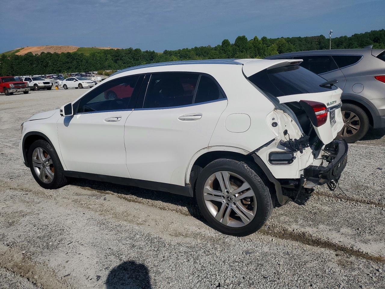 2020 MERCEDES-BENZ GLA 250 4MATIC — снимка 2