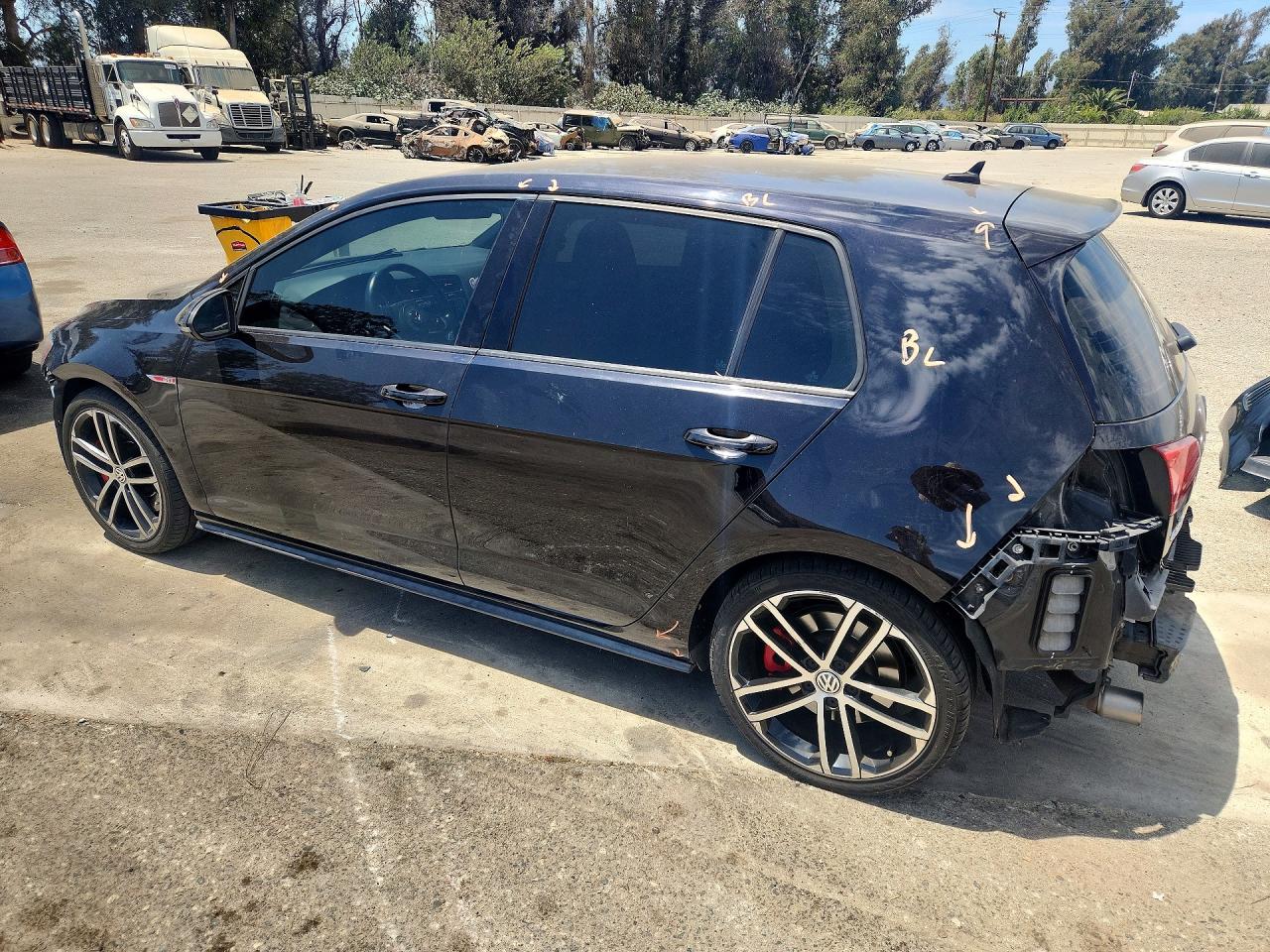 2017 VOLKSWAGEN GTI S/SE — снимка 2