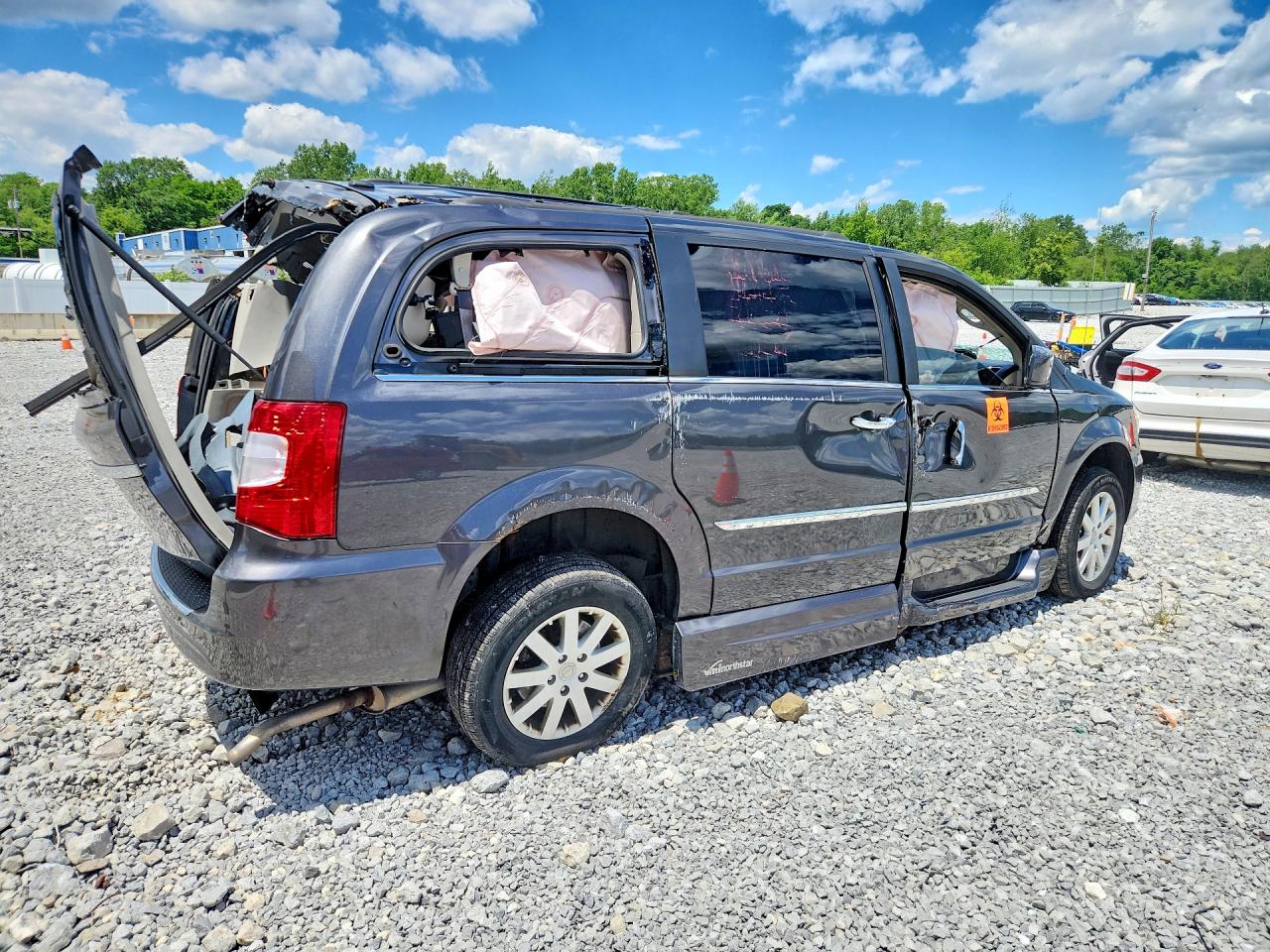2016 CHRYSLER TOWN & COUNTRY TOURING — снимка 3