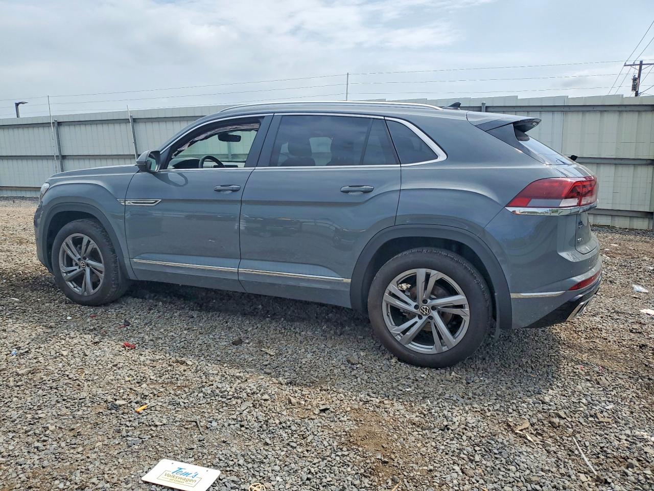 2024 VOLKSWAGEN ATLAS CROSS SPORT SEL R-LINE — снимка 2