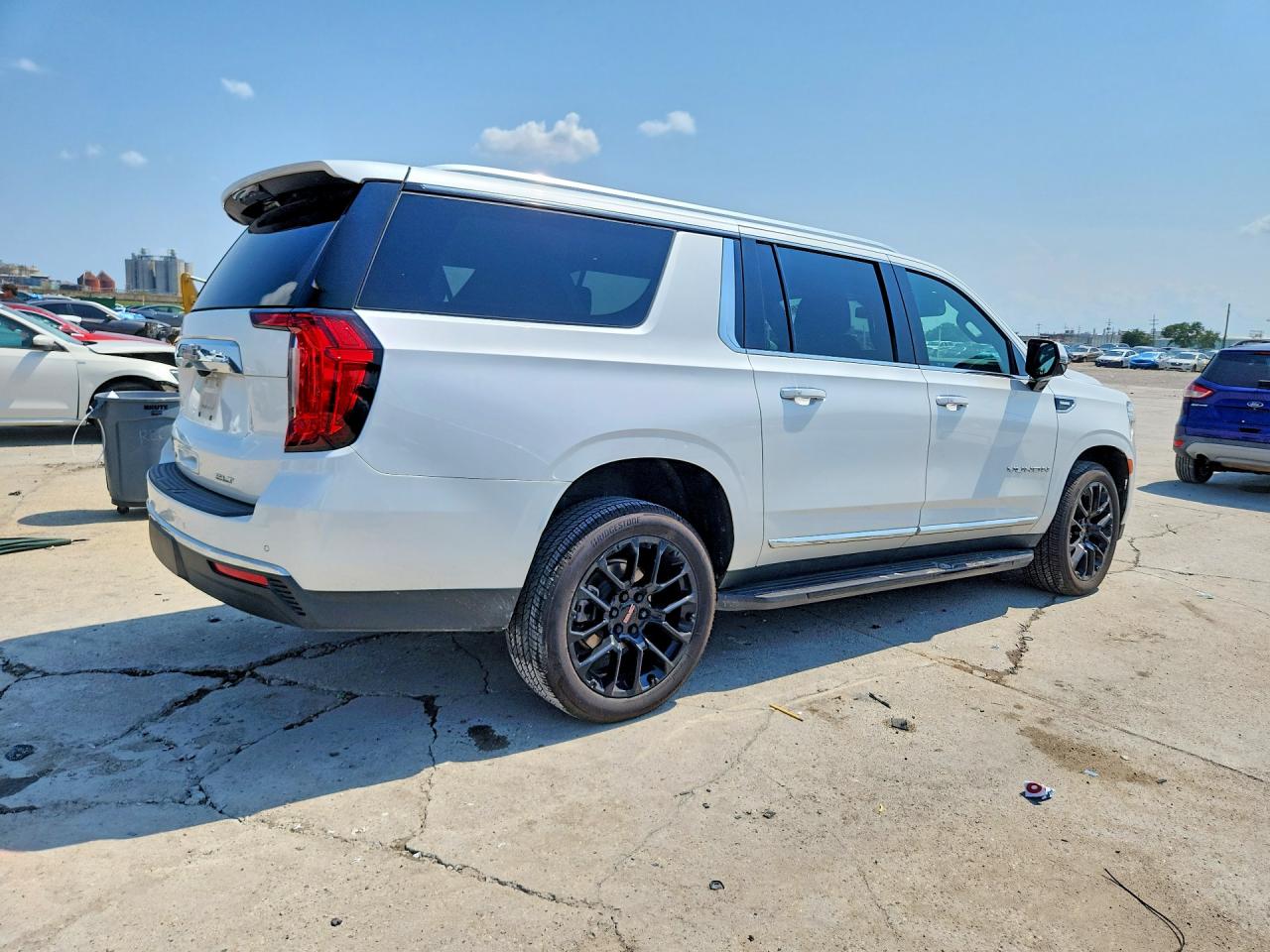 2023 GMC YUKON XL C1500 SLT — снимка 3