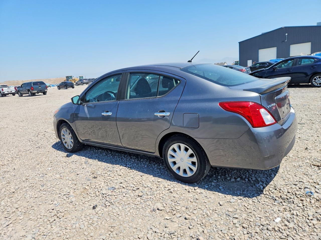 2016 NISSAN VERSA 1.6 SV — снимка 2