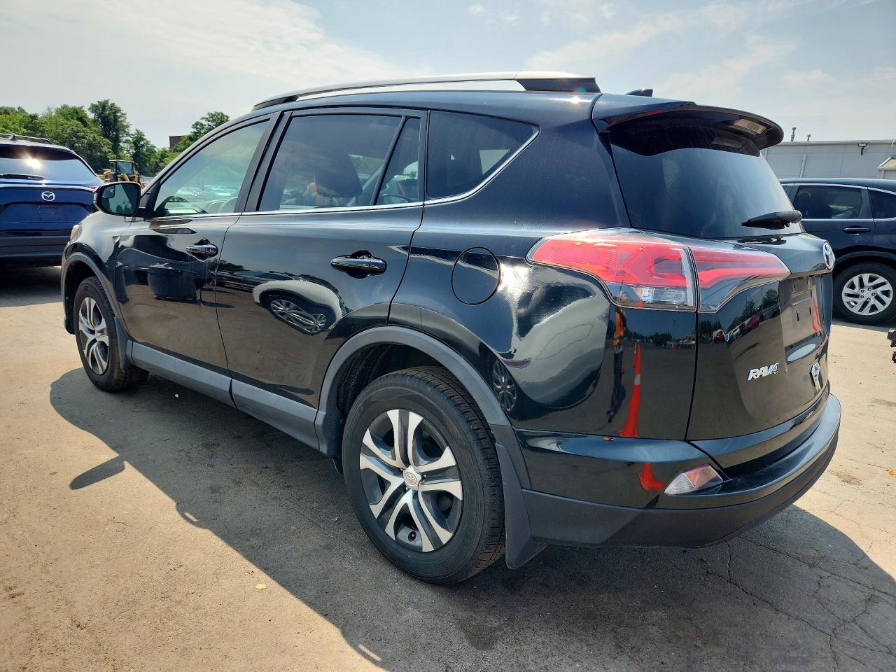 2018 TOYOTA RAV4 LE — снимка 2
