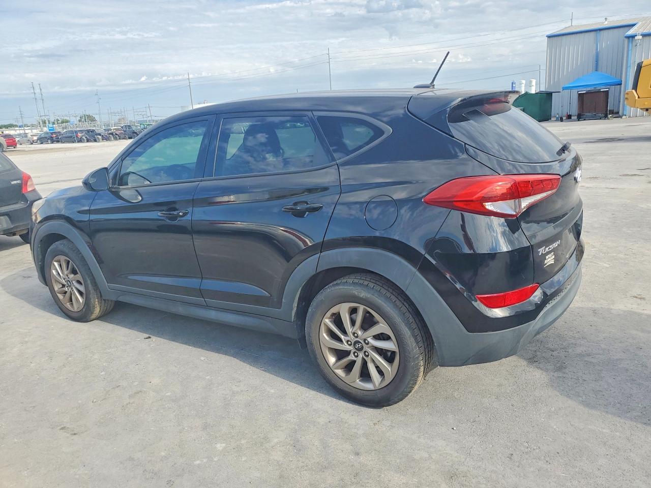 2017 HYUNDAI TUCSON SE — снимка 2