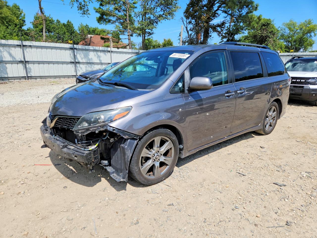 2018 TOYOTA SIENNA SE PREMIUM 8-PASSENGER