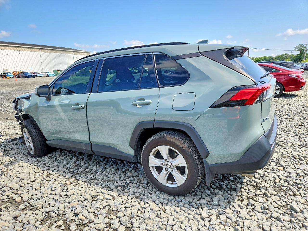 2021 TOYOTA RAV4 XLE — снимка 2