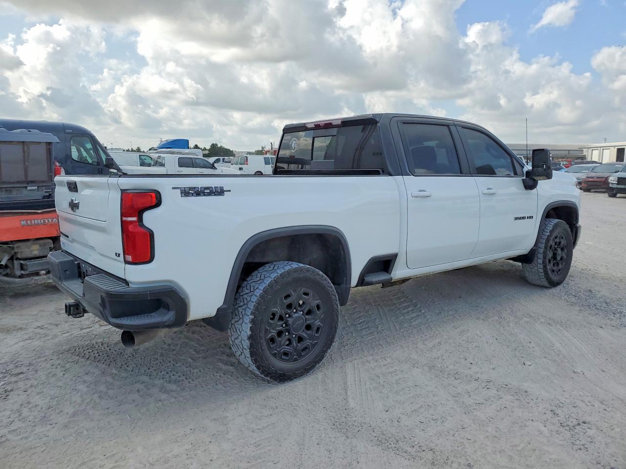 2025 CHEVROLET SILVERADO K3500 LT — снимка 3