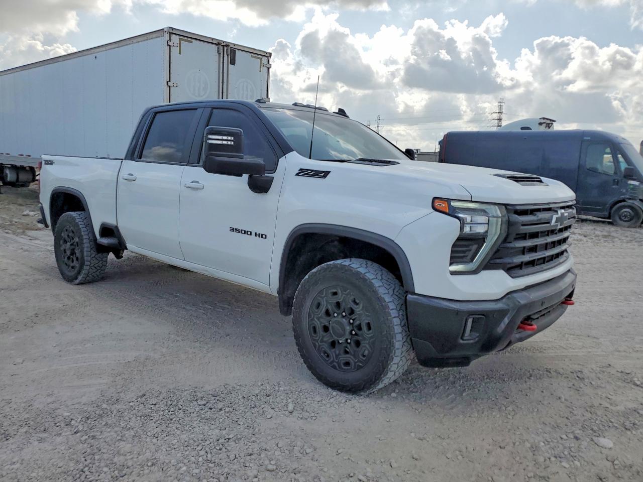 2025 CHEVROLET SILVERADO K3500 LT — снимка 4