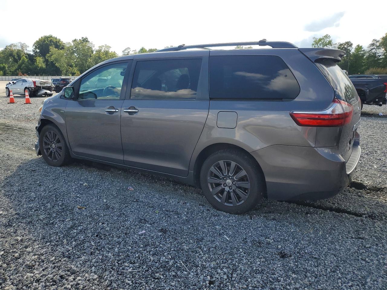 2016 TOYOTA SIENNA XLE PREMIUM 7-PASSENGER — снимка 2