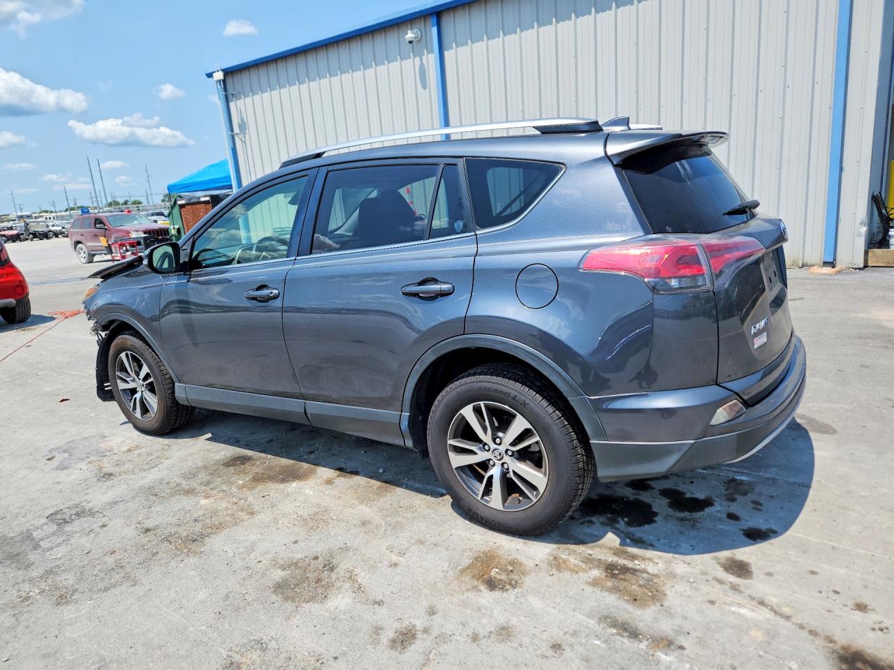 2018 TOYOTA RAV4 XLE — снимка 2