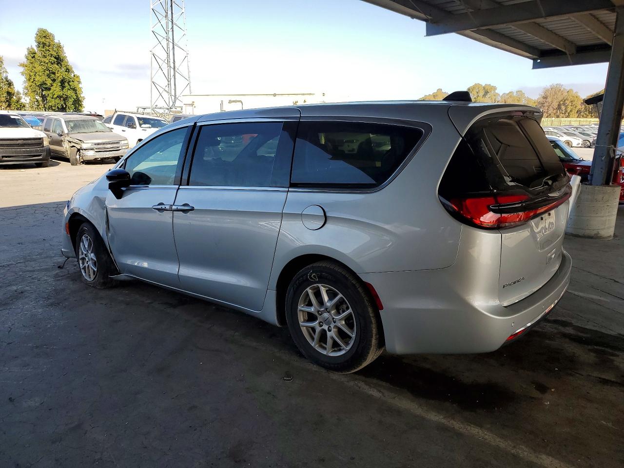 2024 CHRYSLER PACIFICA TOURING L — снимка 2