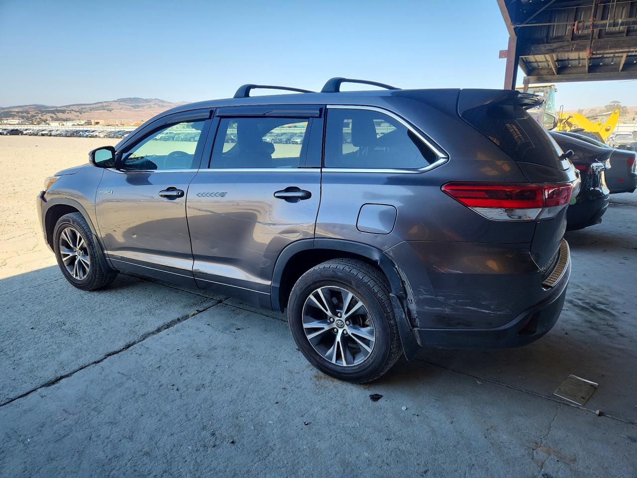 2017 TOYOTA HIGHLANDER HYBRID LE — снимка 2